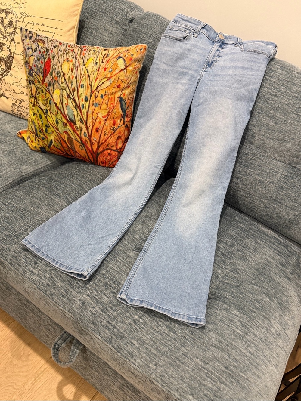 Hollister Light Wash Flare Women's Jeans - Classic Style
